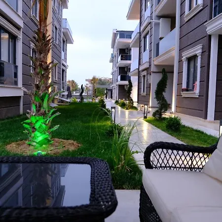 Aparthotel Flower City Suits