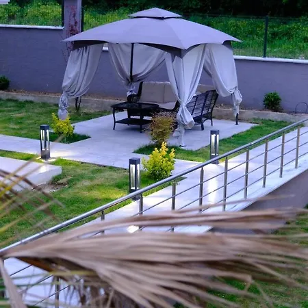 Flower City Suits Aparthotel *