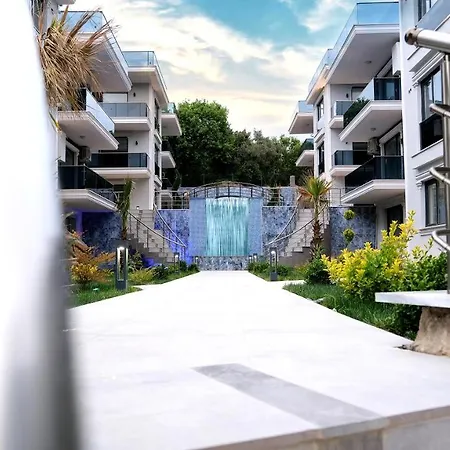 Flower City Suits Aparthotel *