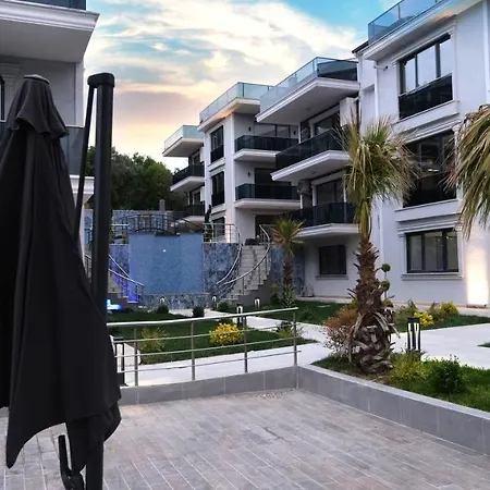Flower City Suits Aparthotel *